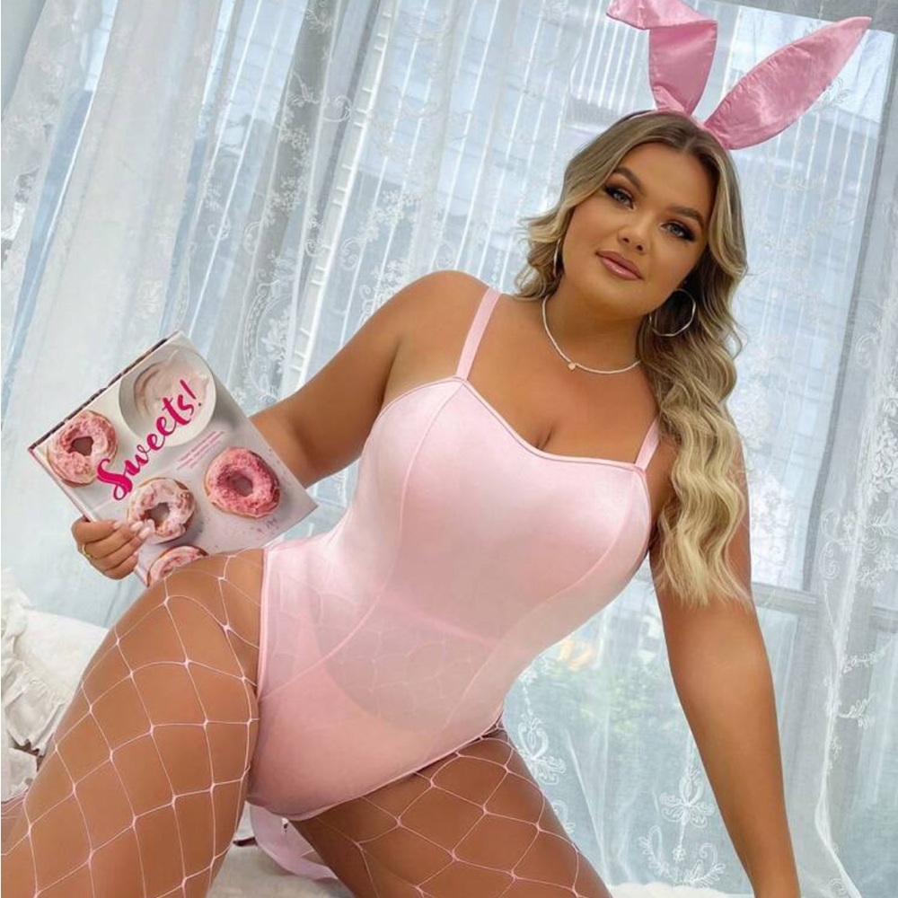 Plus Size Bodysuit With Headpiece And Fishnet Stockings Cosplay Costume Set